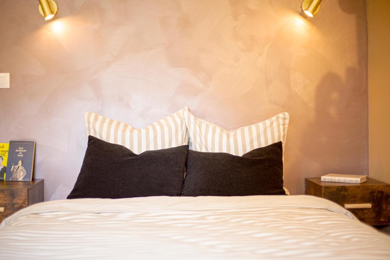Ideal Pro & Couple - 2 Logements Theme Boho Chic Rdc & Dandy 1Er Etage - Quartier Calme - Jardin - Wifi Hd - Smart Tv - Parking Gratuit - Proche Centre & Transports - Ask Home Valenciennes Ngoại thất bức ảnh